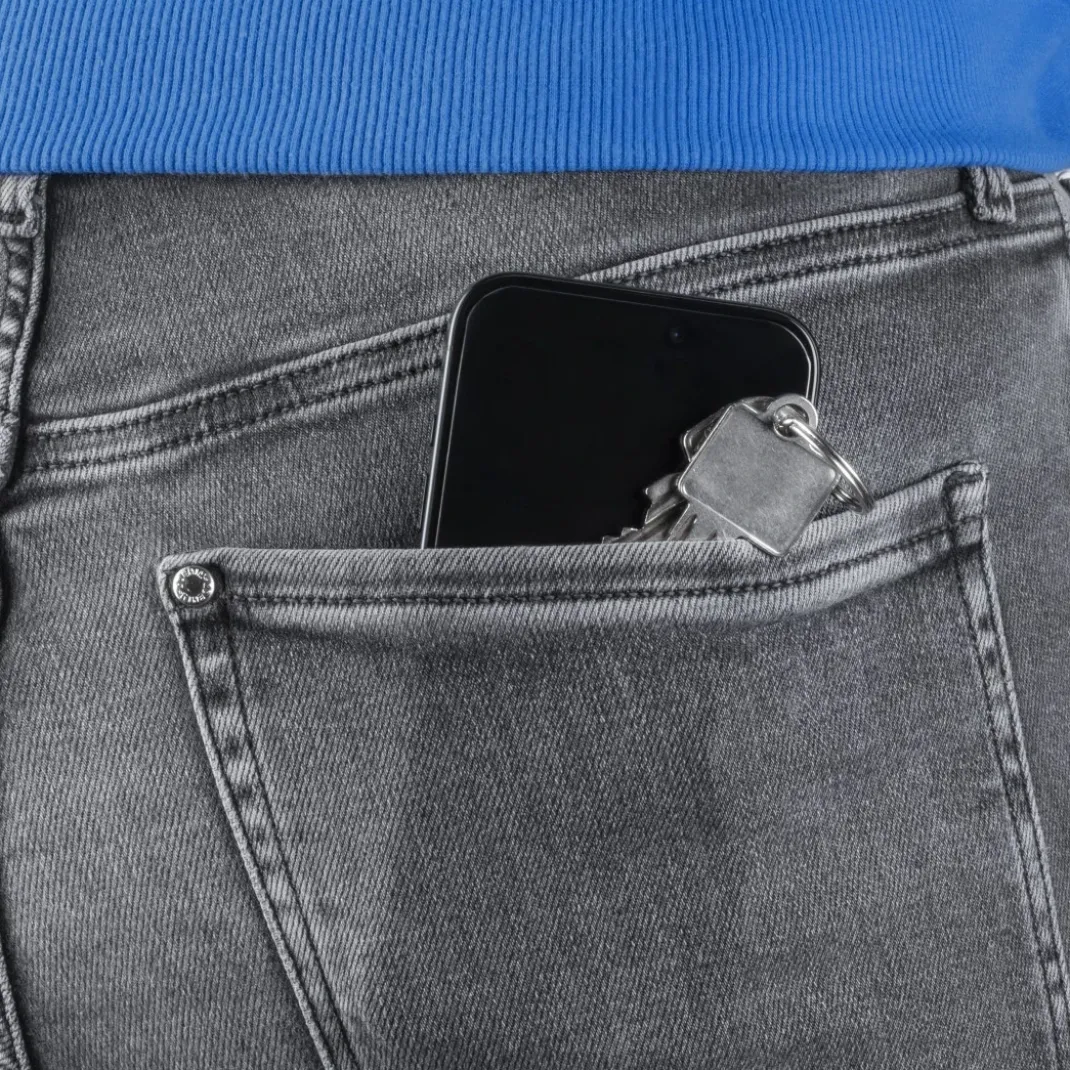 Handy-Schutzglas "Clear Protect" für Apple iPhone 16 Pro Max, Montagehilfe