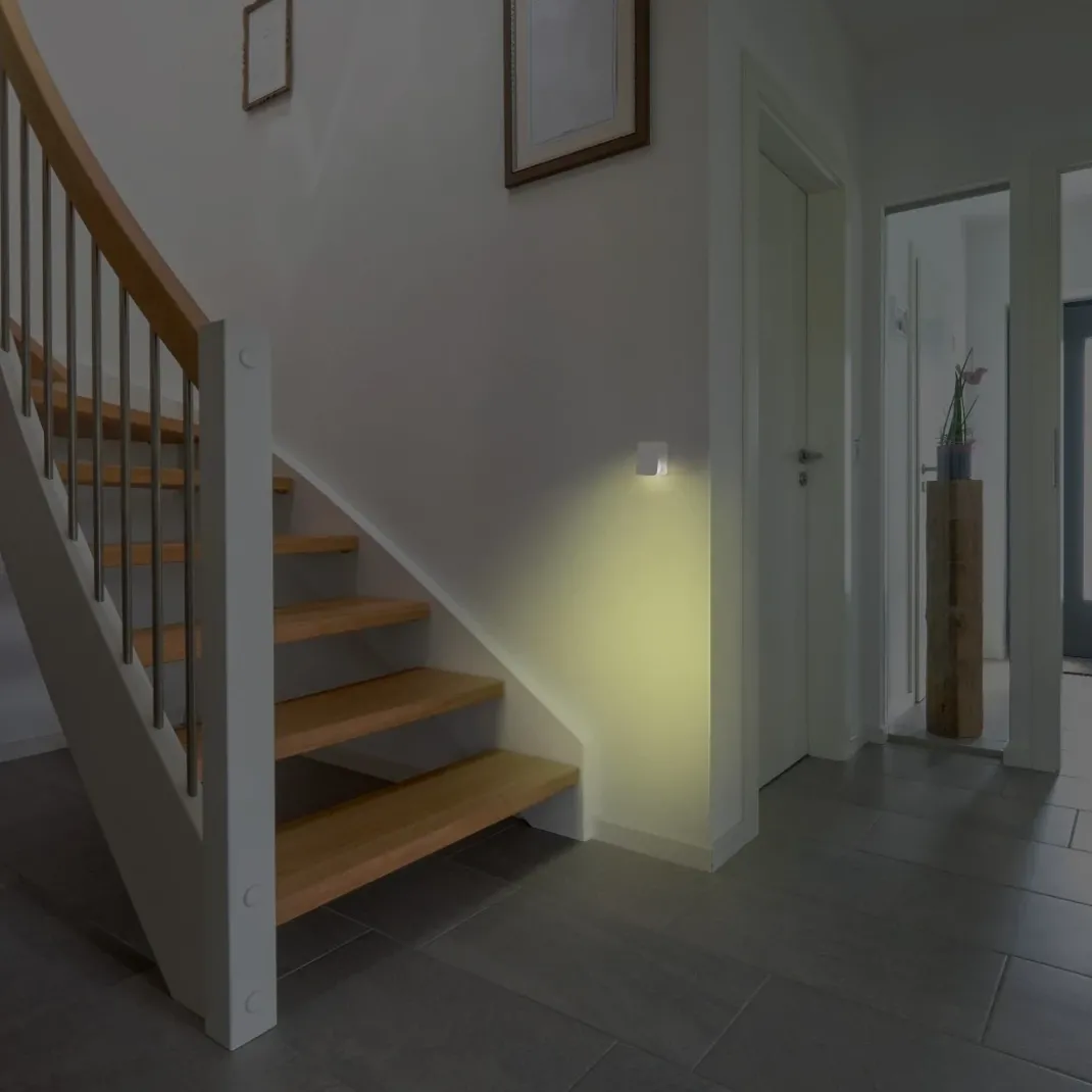 LED-Nachtlicht "Edge" für die Steckdose, Nachtsensor, warmes Licht
