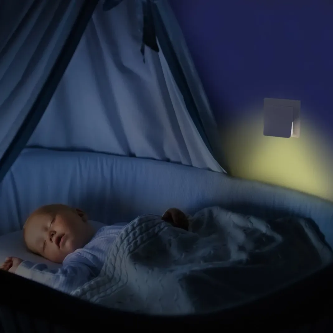LED-Nachtlicht "Edge" für die Steckdose, Nachtsensor, warmes Licht