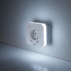 LED-Nachtlicht mit Steckdose, 2 USB-Ausgänge, Bewegungs- und Lichtsensor