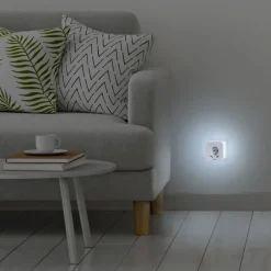LED-Nachtlicht mit Steckdose, 2 USB-Ausgänge, Bewegungs- und Lichtsensor