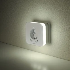 LED-Nachtlicht mit Steckdose, 2 USB-Ausgänge, Bewegungsmelder, Lichtsensor