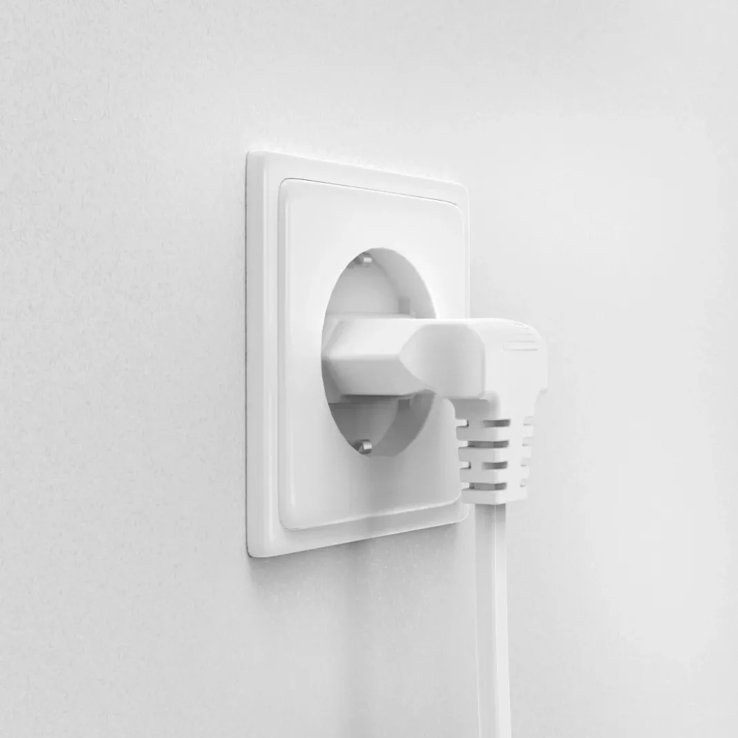 Netzkabel, beidseitig gewinkelt, Euro-Stecker, Doppelnut/C7, 1,5 m, Weiß