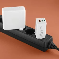 Schnellladegerät, 2x USB-C, 1x USB-A, Mini-Ladegerät, PD, 65 W, Weiß